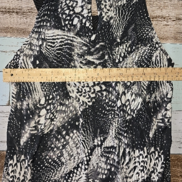 Suzy Shier Black and White Tank Top - Picture 4 of 5